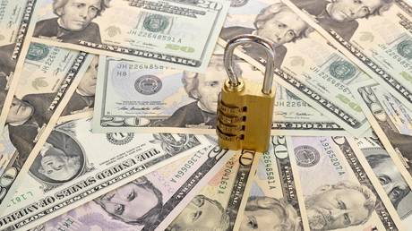 Prioritizing financial success will not make you happy during Covid-19 lockdown &ndash; new study