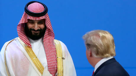 FILE PHOTO: US President Donald Trump and Saudi Arabia's Crown Prince Mohammed bin Salman at the G20 summit in Argentina © Reuters / Marcos Brindicci