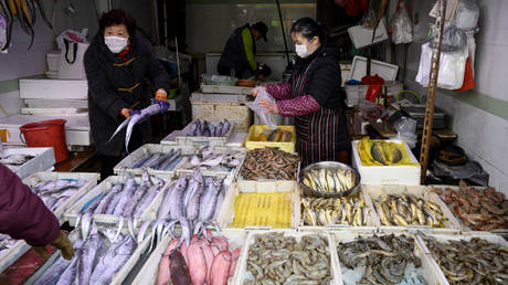 A wet market in Shanghai on February 13, 2020. © AFP / NOEL CELIS
