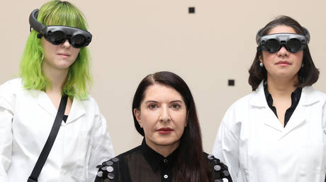 Abramovic with two audience members enjoying her latest exhibition © Reuters / Simon Dawson