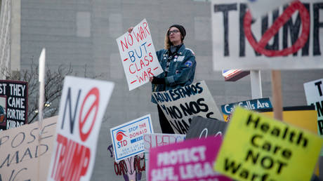 FILE PHOTO: Protesters gathered near the Huntington Center in Toledo, Ohio on January 9, 2020 © AFP / Seth Herald