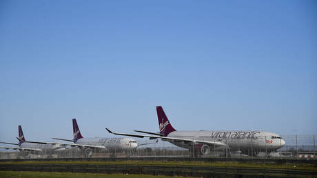 Virgin Atlantic planes are seen at Heathrow airport, London, Britain, March 31, 2020. © REUTERS/Toby Melville