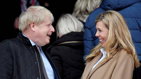 Britain's Prime Minister Boris Johnson with his partner Carrie Symonds. © REUTERS/Toby Melville/File Photo