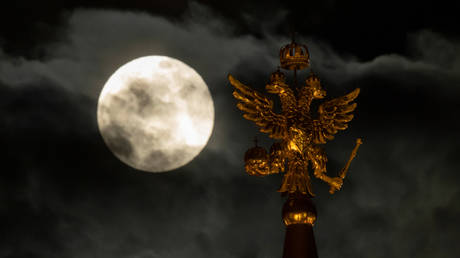 FILE PHOTO: Russia's state symbol, the double-headed eagle, Moscow, Russia © Sputnik / Maksim Blinov