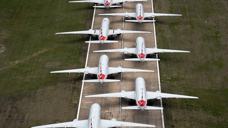 FILE PHOTO: American Airlines passenger planes sit on the tarmac in Tulsa, Oklahoma, March 23, © Reuters / Nick Oxford
