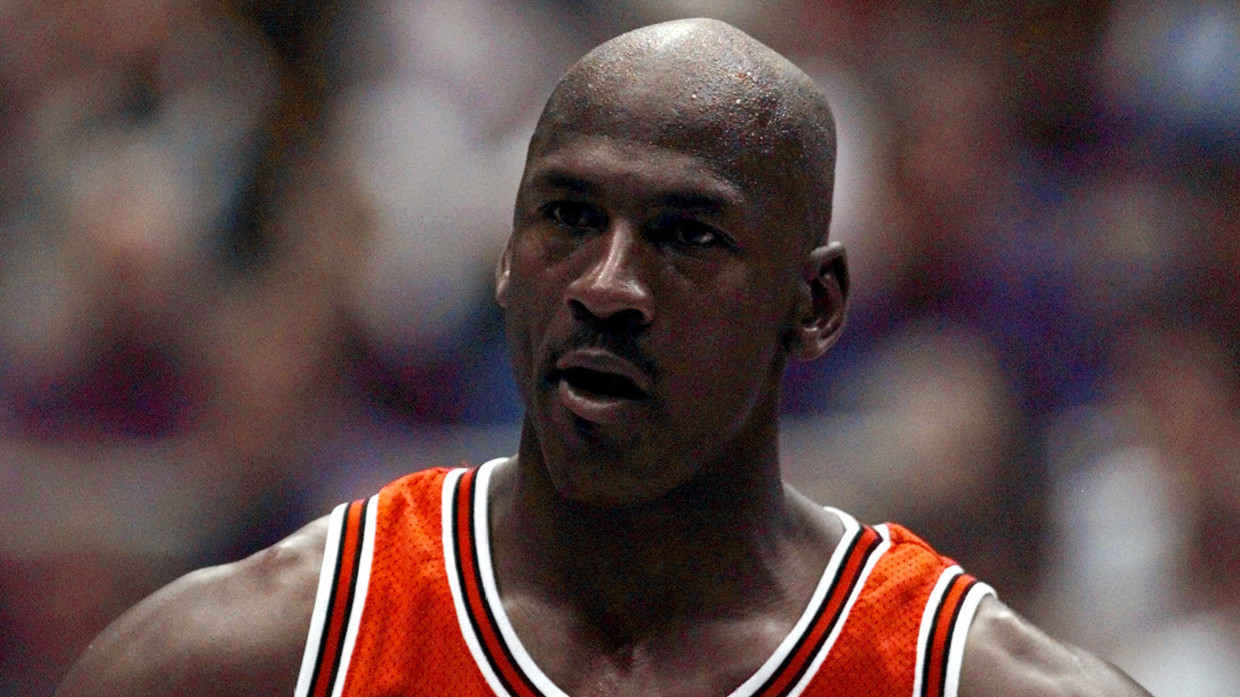 sikkerhed Badekar trend Lines, weed and women': Michael Jordan was SCARED by the sleazy 'cocaine  circus' he discovered as a rising star at Chicago Bulls — RT Sport News