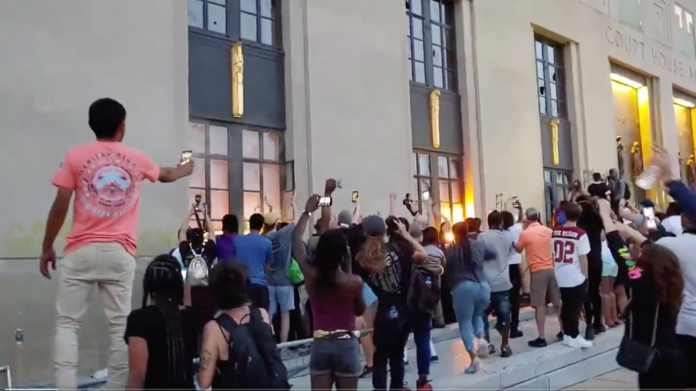Nashville courthouse vandalized & set on FIRE as riot police try to