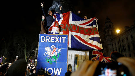 FILE PHOTO. People celebrate Britain leaving the EU on Brexit day. ©REUTERS / Henry Nicholls