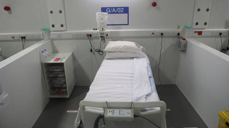 Beds are seen on a ward at the NHS Nightingale Hospital Yorkshire and Humber in Harrogate, North Yorkshire © Getty Images / WPA Pool / Danny Lawson