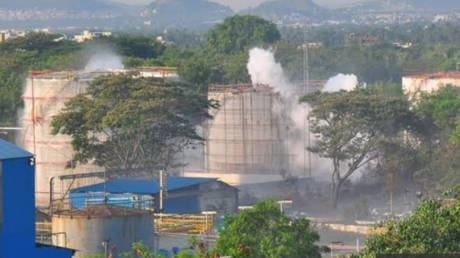 Panic in Indian village after major toxic gas leak kills at least 5, dozens hospitalized (GRAPHIC PHOTOS & VIDEO)