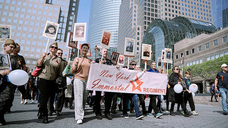 People carry pictures of World War Two soldiers as they take part in the Immortal Regiment march to mark the 74th anniversary of the victory over Nazi Germany, in New York, USA. © Sputnik / Roman Makhmutov