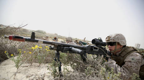 A US Navy Marines member during mixed maritime exercise with US Navy and Saudi Royal Navy, at Saudi Military Port, Ras Al Ghar, Eastern Province, in Jubail, Saudi Arabia February 26, 2020 © Reuters / Hamad I Mohammed