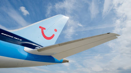 FILE PHOTO: A Boeing 787 "Dreamliner" plane with the logo of TUI © AFP / DPA / Julian Stratenschulte
