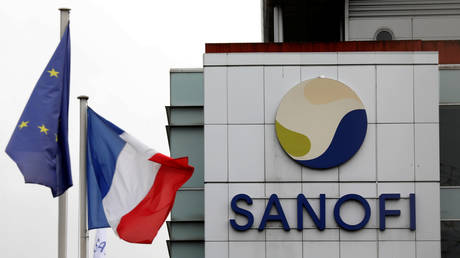 The logo of Sanofi is seen at the company's research and production centre in Vitry-sur-Seine, France, August 6, 2019 © Reuters / Charles Platiau