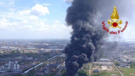 Blaze rips through chemical plant near Venice, residents warned to block windows with damp rags to stop TOXIC SMOKE (VIDEOS)