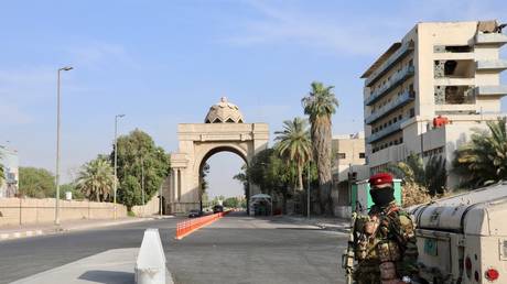 FILE PHOTO: A security member guards an entrance to the Green Zone, Baghdad, Iraq, on June 4, 2019. © Global Look Press / Xinhua / Khalil Dawood