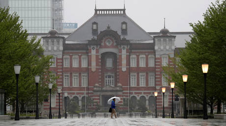 Japan ‘on path to coronavirus containment’ as govt considers lifting emergency in western prefectures – report