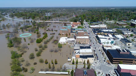 Crumbling dams in Michigan unleash ‘500-year flood’, despite Trump’s & governor’s vows to ‘rebuild infrastructure’