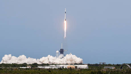 SpaceX Falcon 9 rocket and Crew Dragon spacecraft carrying NASA astronauts lifts off from Kennedy Space Center in Cape Canaveral, Florida. © Reuters / Thom Baur