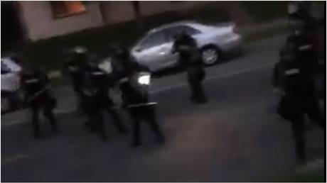 ‘Light em up!’ WATCH National Guard patrol residential area in Minneapolis & shoot paint at people on their OWN FRONT PORCHES