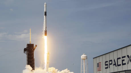 Roscosmos lauds manned SpaceX launch, says it won’t sit idly & promises ‘interesting’ response