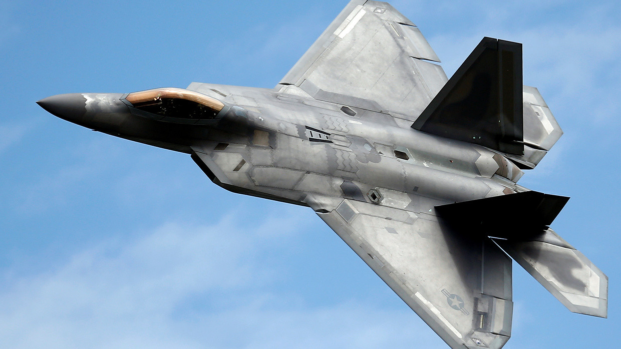 WATCH F 22 Raptor CRASH pilot eject near busy Florida highway - Stay ...