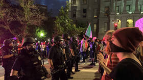 Denver rioters SMASH WINDOWS of Colorado Supreme Court (VIDEO)