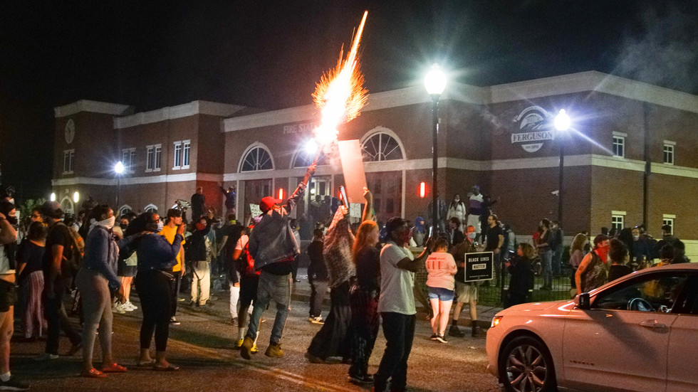 4 police officers shot in St. Louis as mayhem over George Floyd’s death rages on — RT USA News