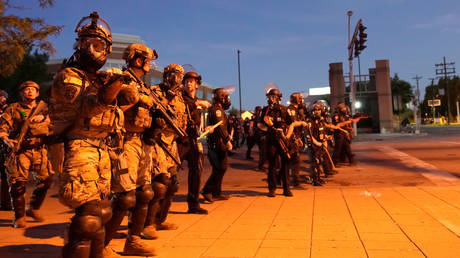 National Guard troops and police officers at the protestors in Louisville. © Reuters / Bryan Woolston