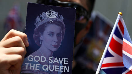 FILE PHOTO. An anti-government protester near the British consulate General in Hong Kong. ©REUTERS / Athit Perawongmetha