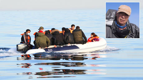 Main: A dinghy carries a group of migrants escorted to the English Border Force by a French patrol boat on the English Channel, 12 miles from Dover on May 27, 2020 at sea © Getty Images / Steve Finn; Insert: © Youtube / @Nigel Farage