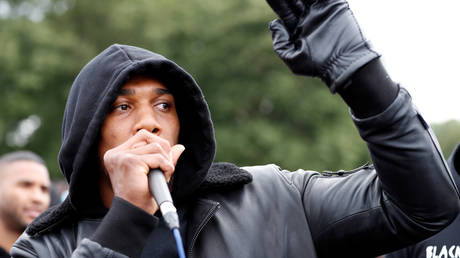 Boxer Anthony Joshua speaks at a Black Lives Matter protest. © Reuters