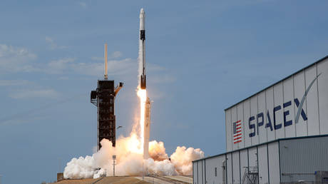 SpaceX Falcon 9 rocket and Crew Dragon spacecraft carrying NASA astronauts lifts off from NASA's Kennedy Space Center in Cape Canaveral. © Reuters / Joe Skipper