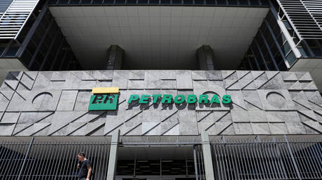 FILE PHOTO: The headquarters of Petrobas in Rio de Janeiro, Brazil © Reuters / Sergio Moraes