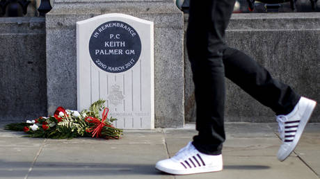 A permanent memorial to PC Keith Palmer © AFP / Tolga Akmen