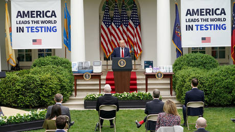 White House press corps journalists bravely overcoming adversity &copy; Reuters / Kevin Lamarque