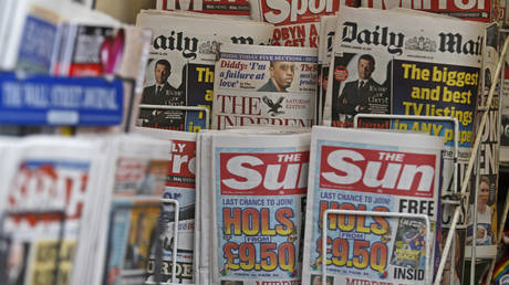 British newspapers are at a newsagent's stand in central London. © Reuters / Luke MacGregor