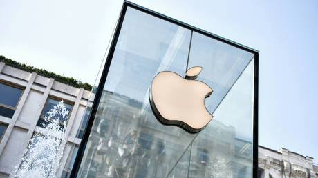 FILE PHOTO: Apple Store in Milan © AFP / Piero Cruciatti