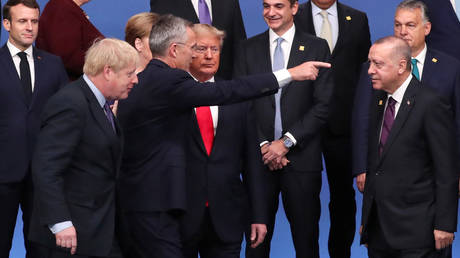 Turkey's President Recep Tayyip Erdogan and other leaders during the NATO summit in Watford, Britain, December 4, 2019. © Reuters / Yves Herman