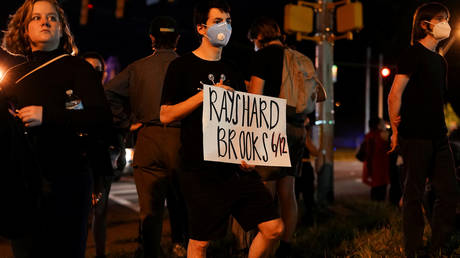 FILE PHOTO: Protesters rally against racial inequality and the police shooting death of Rayshard Brooks, in Atlanta, Georgia, U.S. June 13, 2020. © REUTERS/Elijah Nouvelage