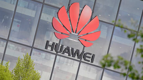 FILE PHOTO: Huawei offices in Reading, Britain  © Reuters / Toby Melville