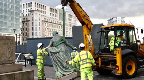 Municipal workers remove the statue of slave-owner and slave merchant Robert Milligan after a petition in West India Quay district of London, United Kindgom on June 09, 2020