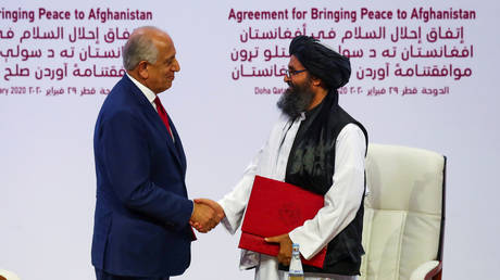 FILE PHOTO: The Taliban and the US sign a peace agreement in Doha, Qatar. ©REUTERS / Ibraheem al Omari