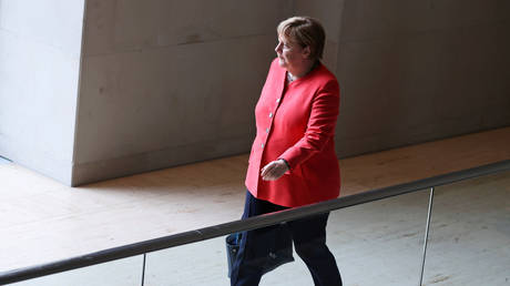 German Chancellor Angela Merkel arrives to attend a session of the lower house of parliament Bundestag, in Berlin, Germany July 1, 2020. © Reuters / Fabrizio Bensch