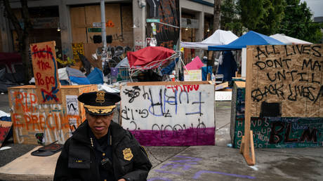 Seattle Police Chief stands by the CHOP area July 1, 2020 © GETTY IMAGES VIA AFP / DAVID RYDER