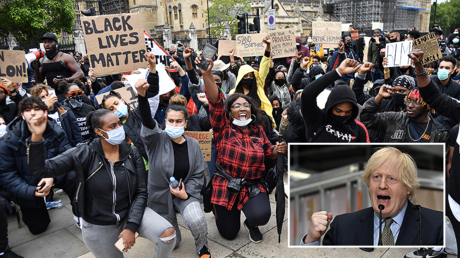 (M) BLM protesters take a knee in Parliament Square, London © REUTERS/Dylan Martinez (B-R) PM Boris Johnson ©  Reuters/Paul Ellis/Pool