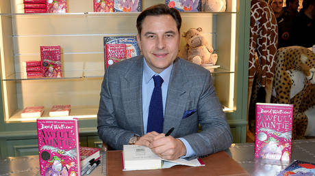 David Walliams signs new children's book 'Awful Auntie' and his new picture book, 'The First Hippo on the Moon' at Harrods on December 6, 2014 in London, England. © Getty Images/David M. Benett