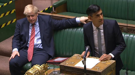 (R) Chancellor Rishi Sunak with (L) PM Boris Johnson © AFP/PRU