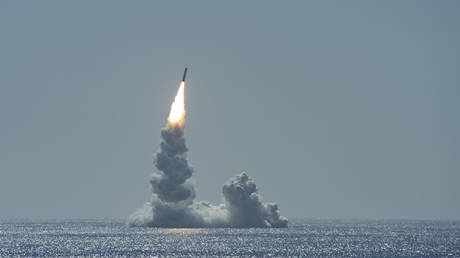 FILE PHOTO: An American submarine launches an unarmed Trident II ballistic missile © Global Look Press / US Navy