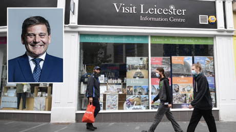 (M) Pedestrians walk past the closed Information Centre in Leicester © AFP/JUSTIN TALLIS (TL) Tory MP Andrew Bridgen © parliament.co.uk/David Woolfall